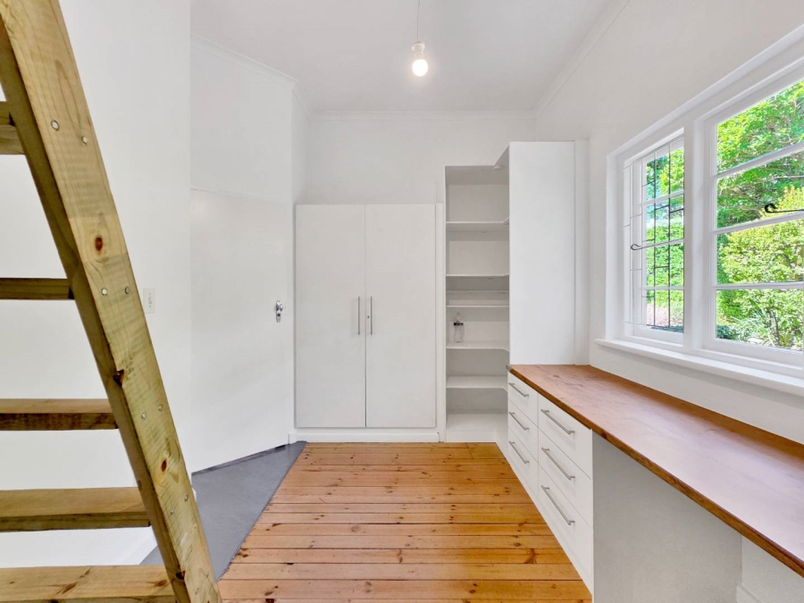 2 Bedroom Property for Sale in Vredehoek Western Cape